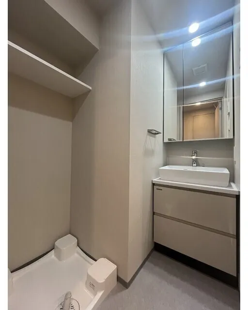 Comforia Liv Hatchobori - Interior - ["Flooring", "Plumbing fixture", "Floor"]