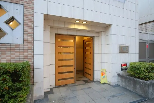 Royal Amenity Nishitoyama - Exterior - ["Wall", "Door", "Composite material"]