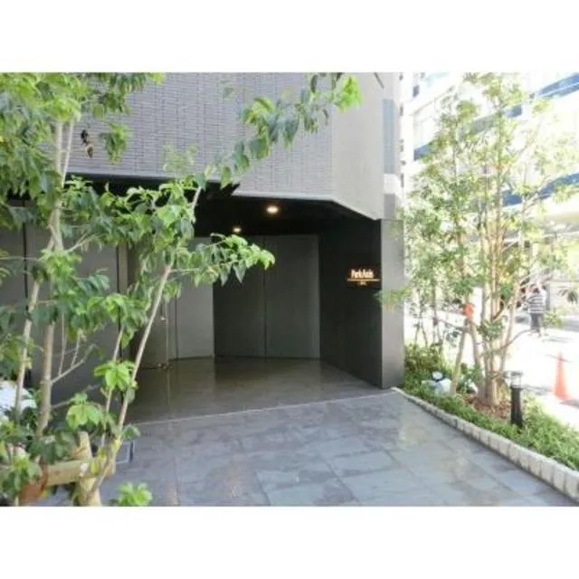 Park Axis Kodenmacho - Exterior - Building entrance