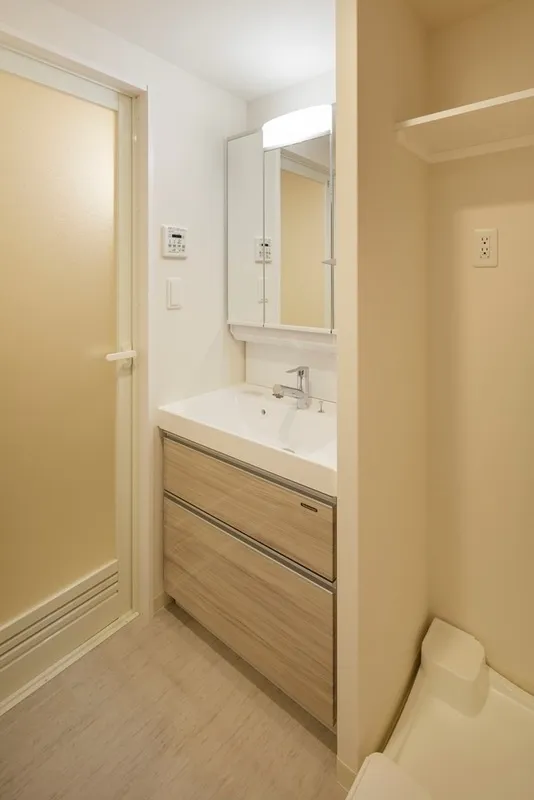 Dimus Kitahama - Interior - ["Bathroom Sink", "Flooring", "Plumbing fixture"]