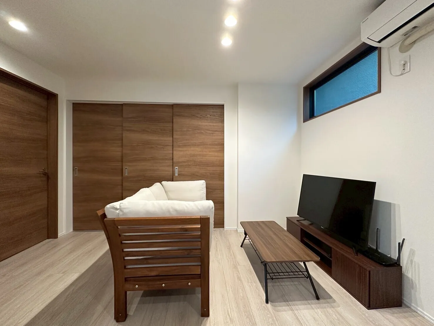 Casa Momo Shirokane - Interior - ["Furniture", "Flooring", "Interior design"]