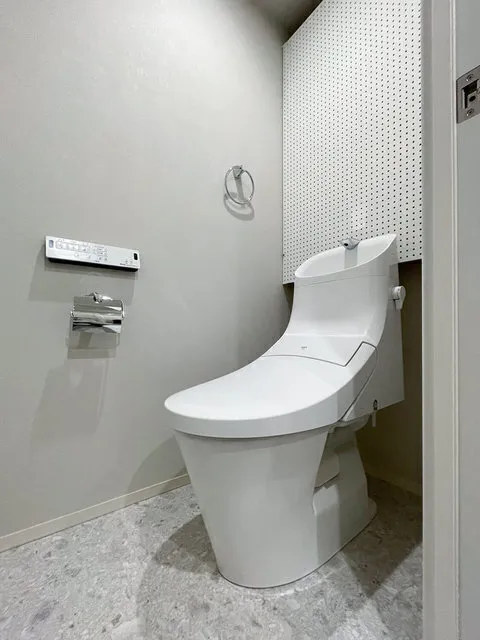 Chez Moi Shirokane Takanawa - Interior - ["Toilet seat", "Toilet", "Plumbing fixture"]