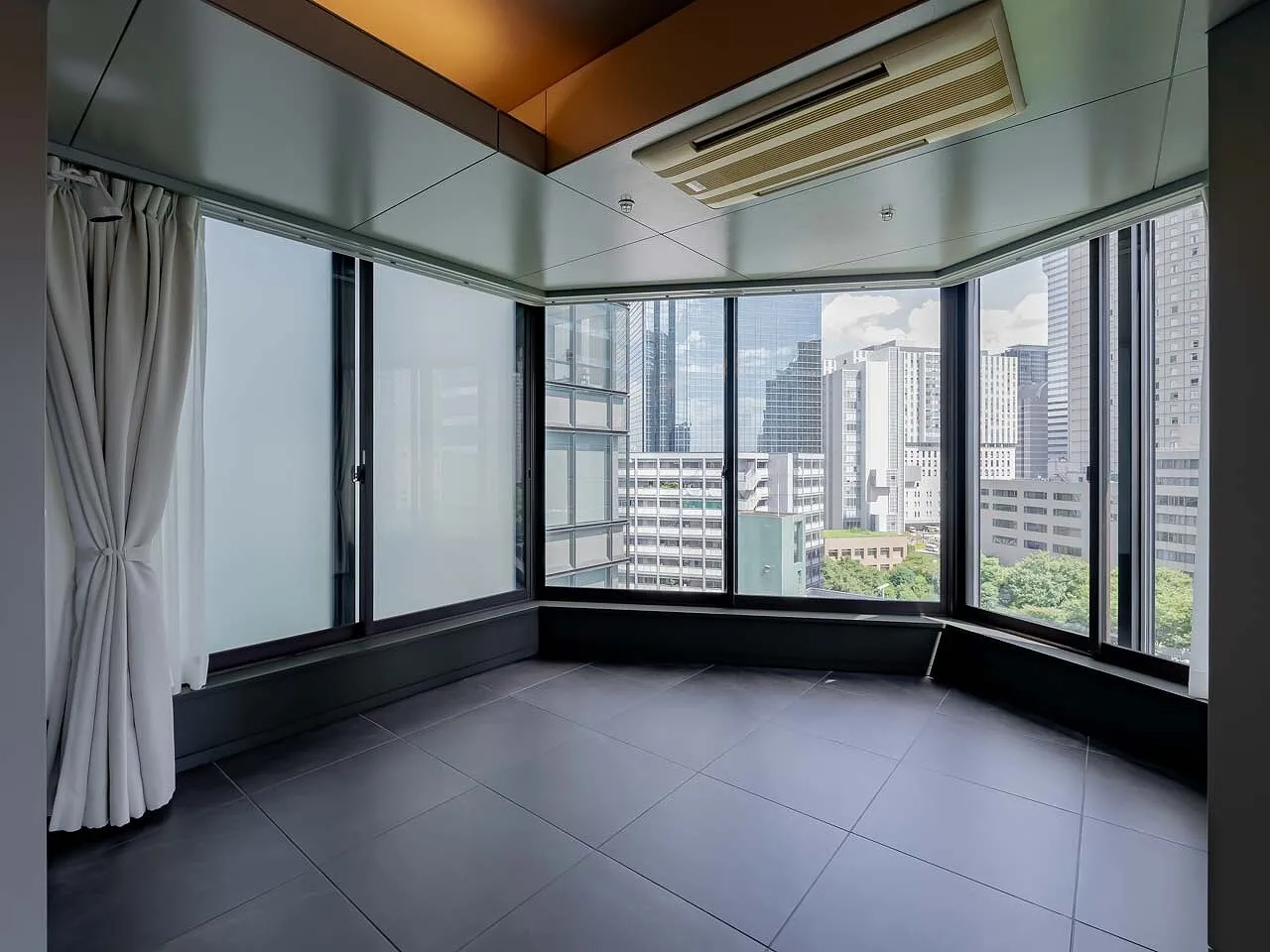 Central Park Tower La Tour Shinjuku - Interior - ["Building", "Property", "Window"]