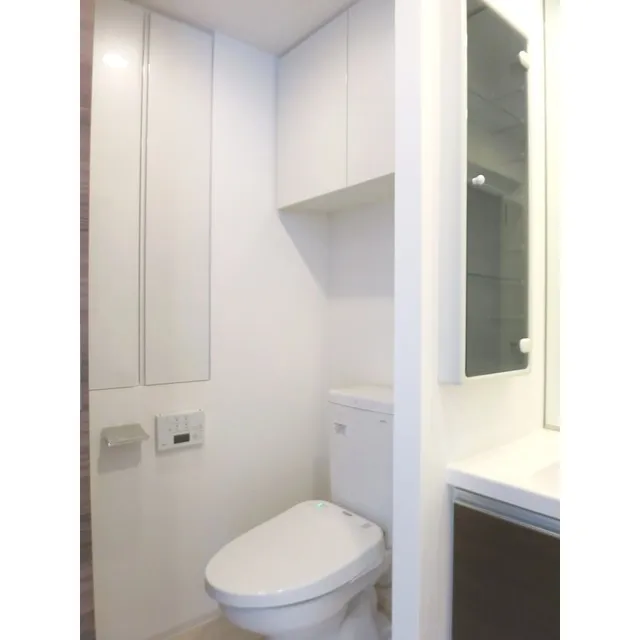 Comforia Meguro Aobadai - Interior - ["Toilet", "Toilet seat", "Bathroom"]