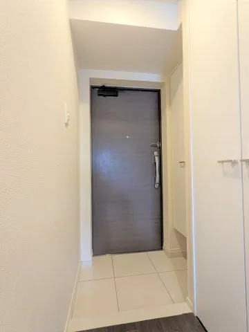 Premium Cube Higashijujo Aria - Interior - ["Flooring", "Wall", "Floor"]