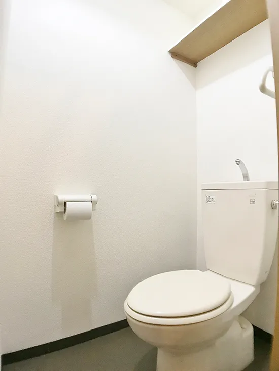 JAPT Kanda - Interior - ["Toilet", "Toilet seat", "Bathroom"]
