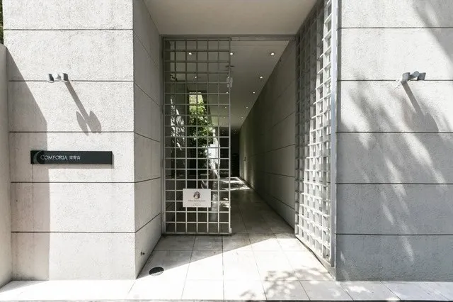 Comforia Minami Aoyama - Exterior - ["Composite material", "Concrete", "Tile"]