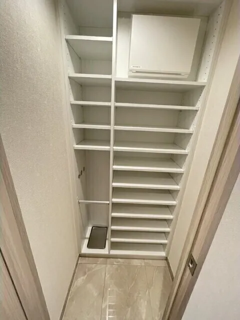 Park City Nakano The Tower Breeze - Interior - ["Design", "Hardwood", "Shelving"]