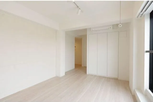 Zinnia Fudomae - Interior - ["Fixture", "Wood", "Building"]