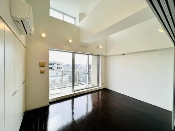 Brillia Ist Sangenjaya Blossom Terrace - Interior - ["Building", "Property", "Window"]