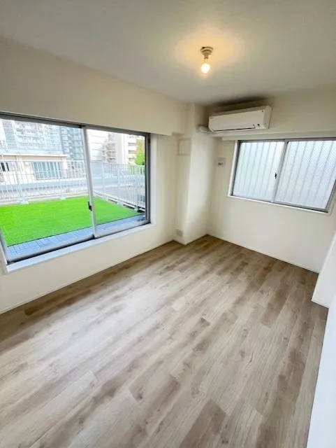 RESIDIA Tower Kami-Ikebukuro (Park Building) - Interior - ["Flooring", "Floor", "Wood flooring"]
