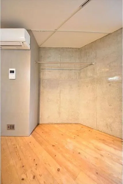 FARE Uehara Noye EAST - Interior - ["Flooring", "Wall", "Wood"]