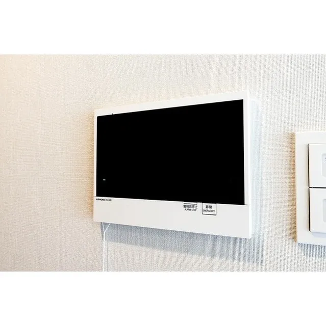 Lien Gotenyama - Interior - ["Television", "Rectangle", "Output device"]