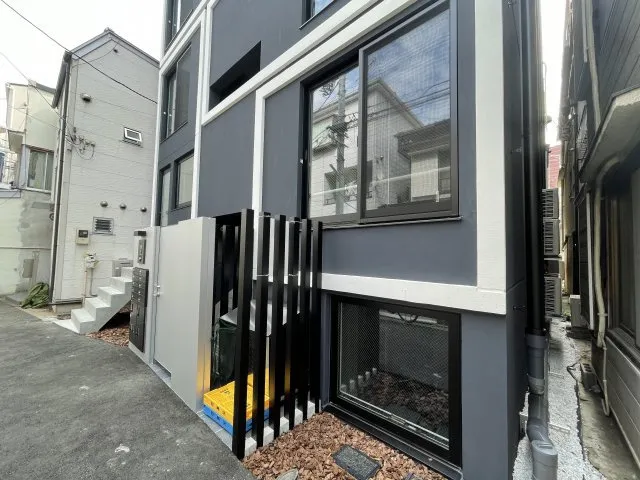 Apice Meguro - Exterior - ["Building", "Window", "Fixture"]