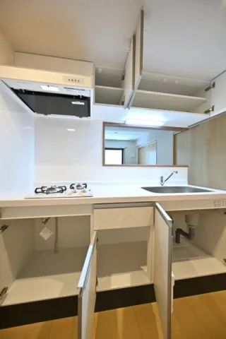CENTRAL GARDEN RESIDENCE TOKYO - Interior - ["Interior design", "Flooring", "Plumbing fixture"]