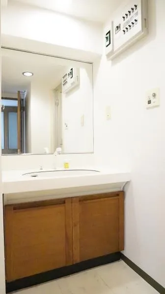 New Heights Toshimaen - Interior - ["Wall", "Flooring", "Plumbing fixture"]