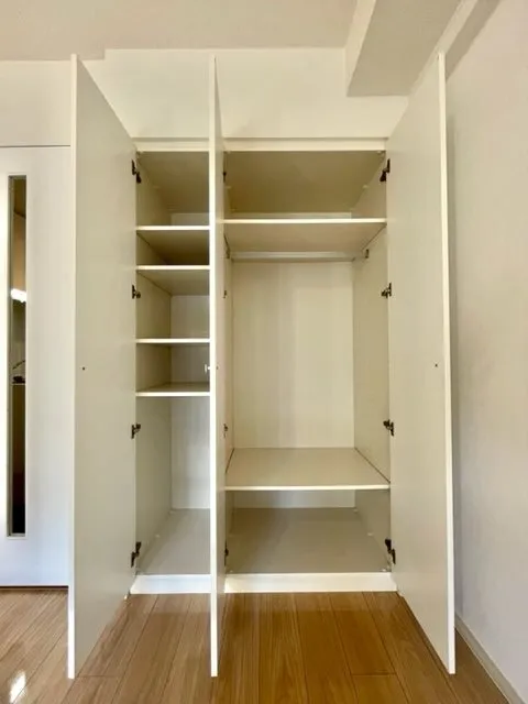 Residia Nakaochiai - Interior - ["Wall", "Flooring", "Wood"]