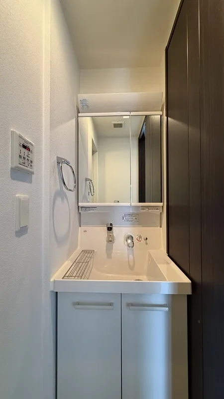 BLAU Honmachi Higashi - Interior - ["Plumbing fixture", "Flooring", "Interior design"]