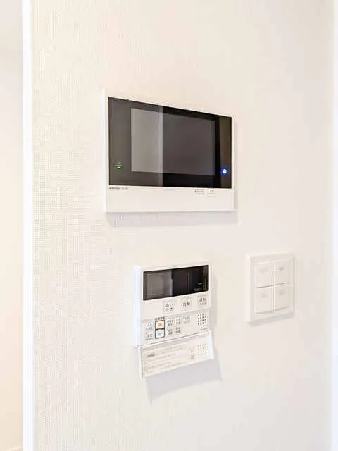 RJR Precia Kamata - Interior - ["Electronic device", "Display device", "Electronics"]