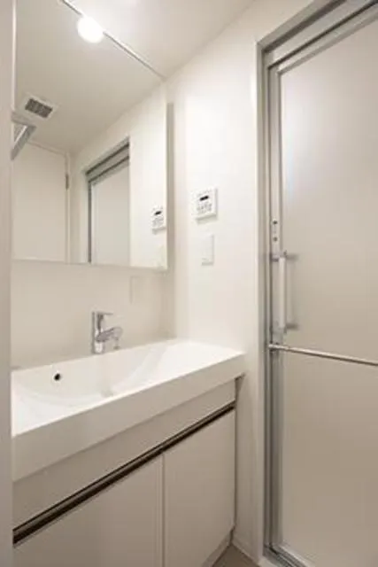 Oase Shinagawa Residence - Interior - ["Plumbing fixture", "Sink", "Tap"]