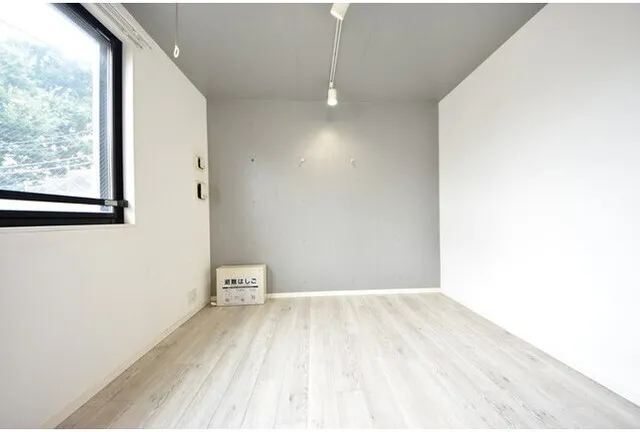 Elflora Sangenjaya - Interior - ["Building", "Window", "Wood"]