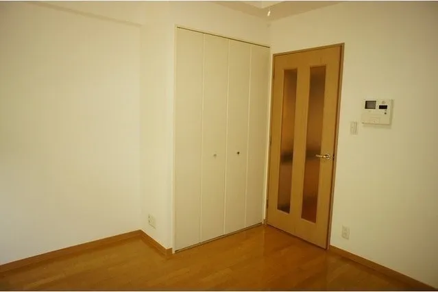 Sereno Shinagawa - Interior - ["Cabinetry", "Wood", "Door"]