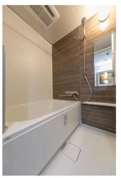 CENTENNIAL TOWER - Interior - ["Property", "Room", "Bathroom"]