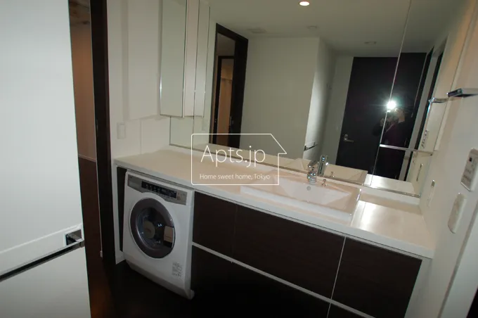 Park Cube Meguro Tower - Interior - ["Property", "Laundry room", "Room"]