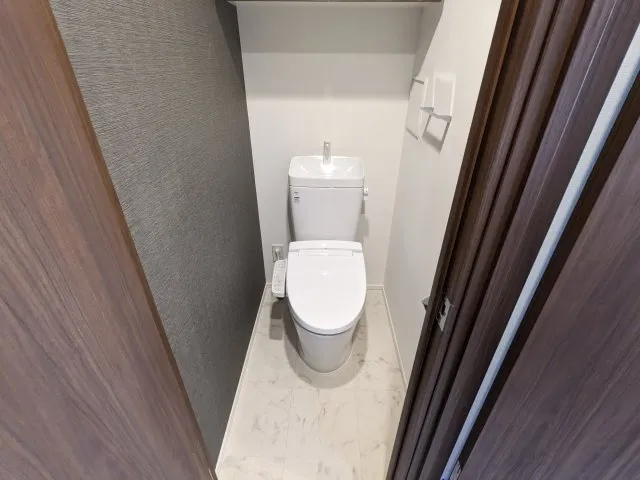 Harmony Residence Kamata Art Villa - Interior - ["Toilet seat", "Flooring", "Toilet"]