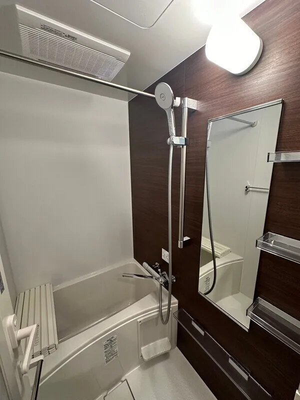 Struth Asakusa - Interior - ["Plumbing fixture", "Bathroom", "Flooring"]