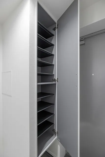 Aglaia Shinjuku Yokoteracho - Interior - ["Shelving", "Grey", "Shelf"]