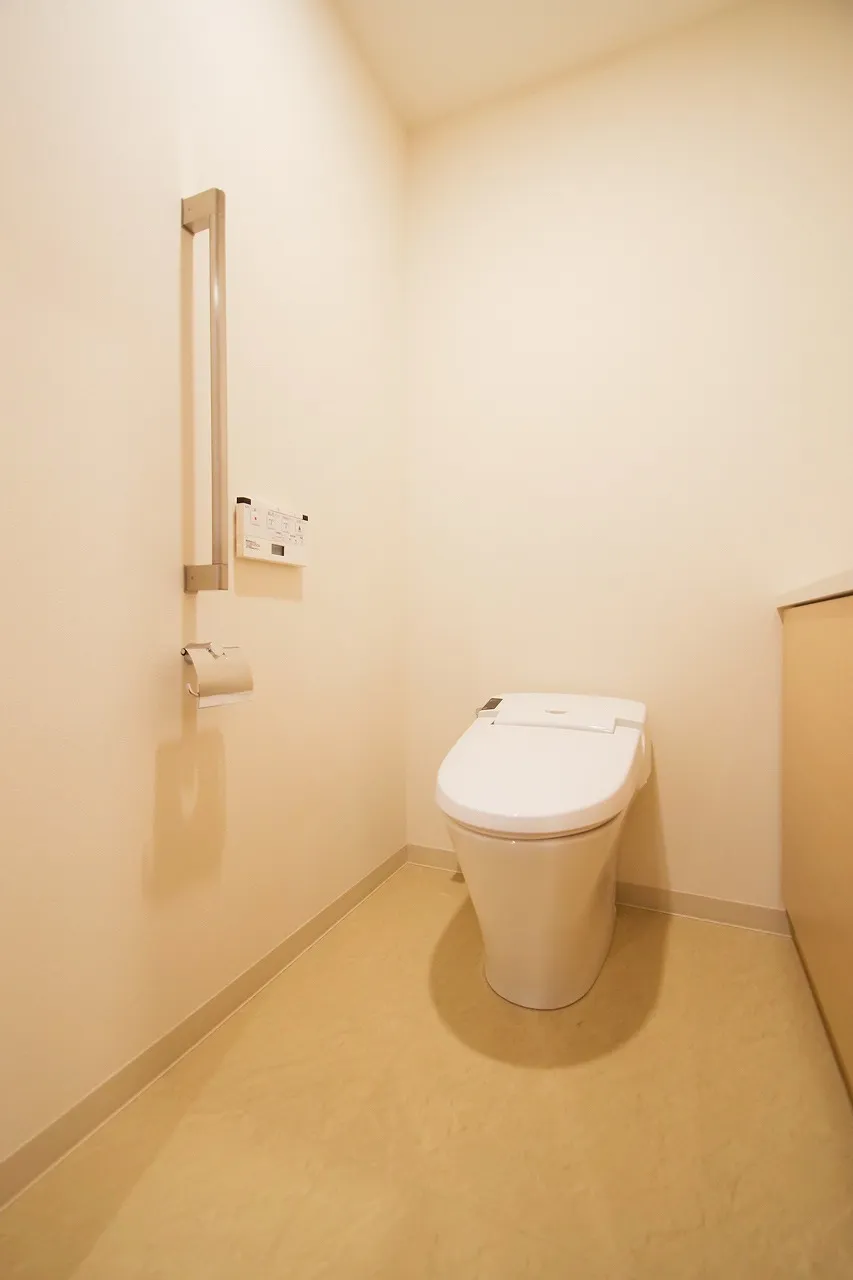 Central Park Tower La Tour Shinjuku - Interior - ["Toilet seat", "Plumbing fixture", "Toilet"]