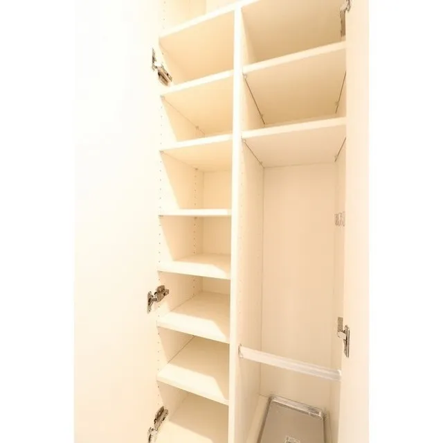 HF Yahiro Residence - Interior - ["Shelf", "Shelving", "Furniture"]