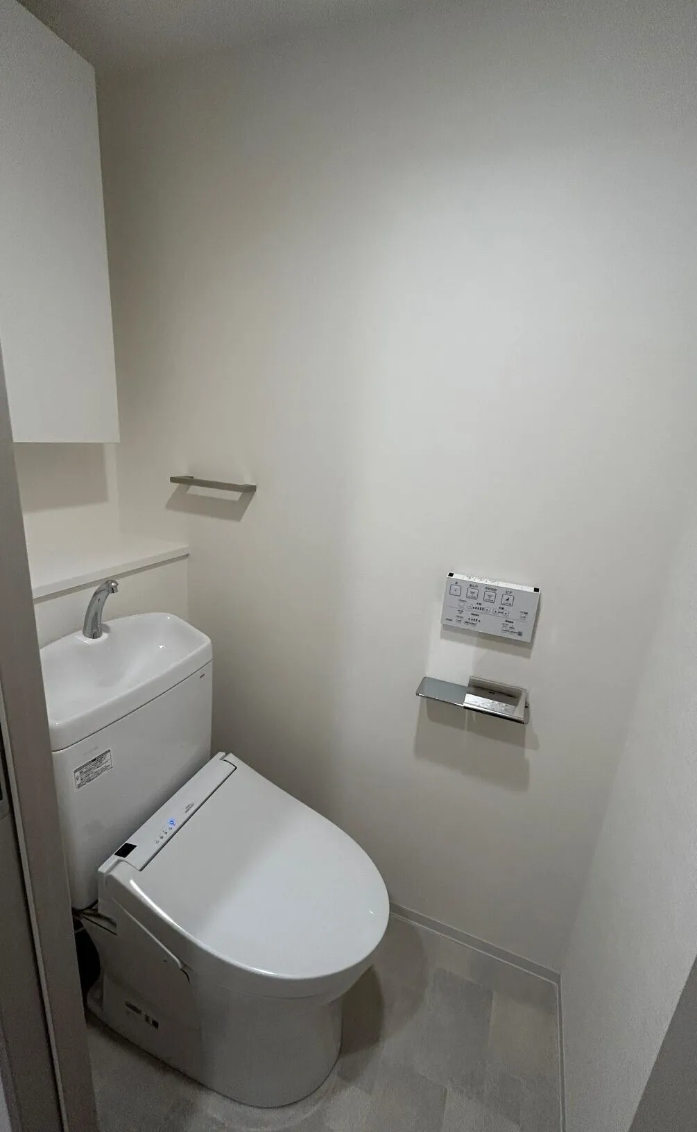Branchiesta Ueno - Interior - ["Toilet seat", "Plumbing fixture", "Toilet"]