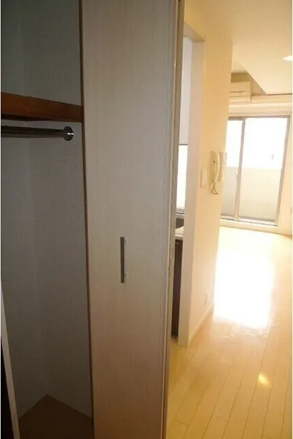 TK Flats Shibuya - Interior - ["Handle", "Door", "Fixture"]