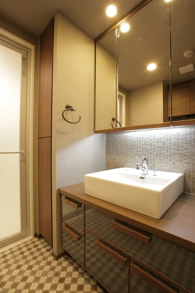 Blanciesta Hakusan - Interior - ["Mirror", "Brown", "Tap"]