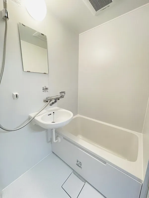 Token Higashi Gotanda Apartment - Interior - ["Flooring", "Plumbing fixture", "Floor"]