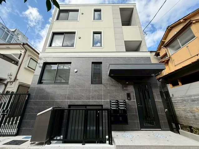 HJ Crown I - Exterior - ["Door", "Apartment", "Stairs"]