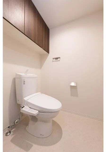 Hulic Narimasu - Interior - ["Plumbing fixture", "Toilet seat", "Flooring"]