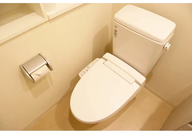 In Front Of Prair Douk Kiba Station - Interior - ["Toilet seat", "Toilet", "Plumbing fixture"]