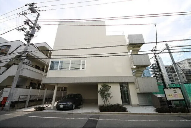 White Tooth Terrace - Exterior - ["Overhead power line", "Electrical cable", "Daylighting"]
