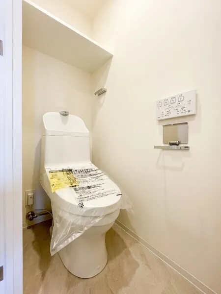 Brillia Ist Asakusa - Interior - ["Toilet seat", "Flooring", "Toilet"]