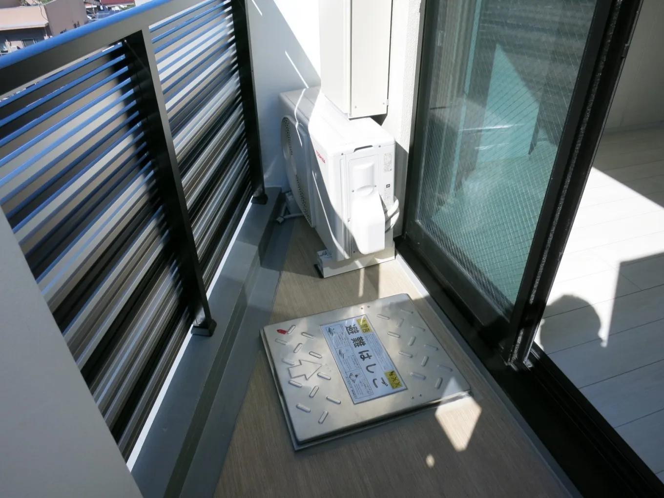 Milia Residence Myogadani - Interior - ["Composite material", "Glass", "Daylighting"]