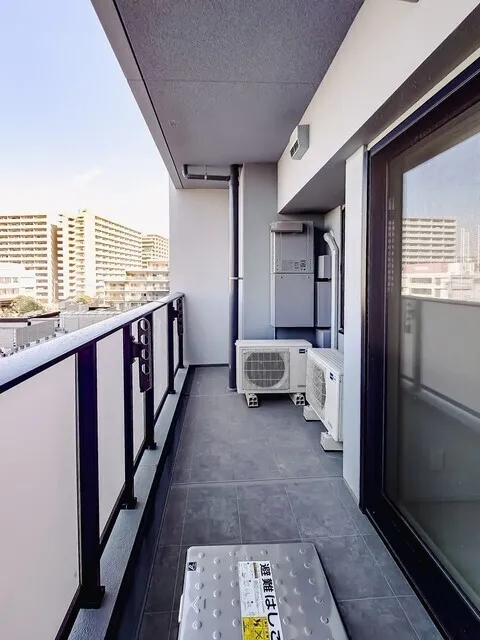 Brookside Residence Kiba - Interior - ["Apartment", "Glass", "Balcony"]