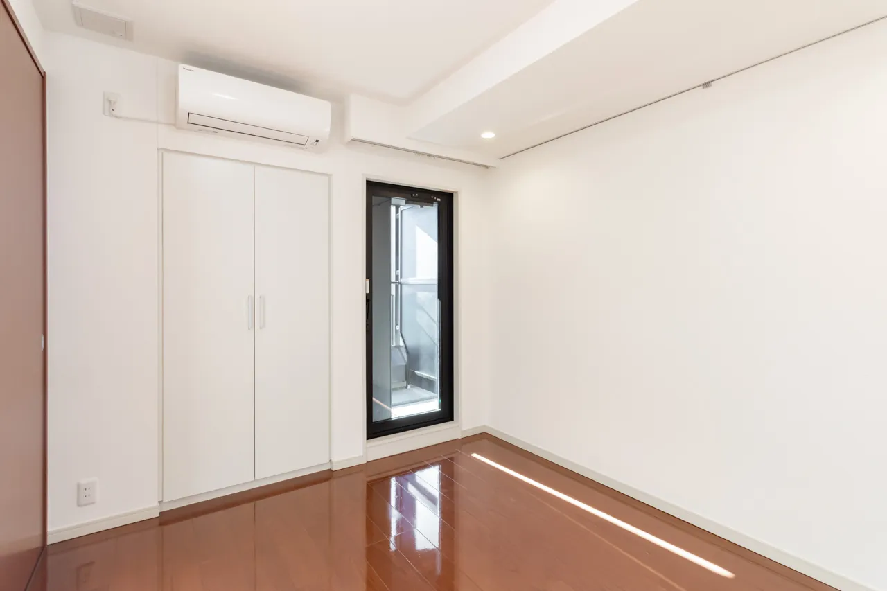Platine Shinjuku Shintoshin - Interior - ["Flooring", "Wood", "Floor"]