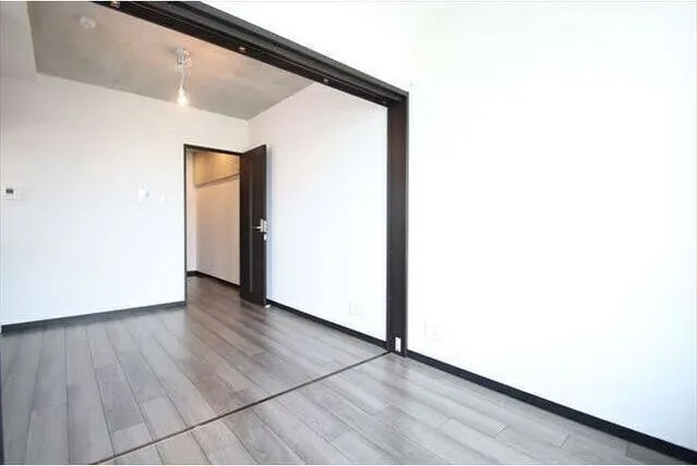 Composite Nogata - Interior - ["Building", "Door", "Rectangle"]