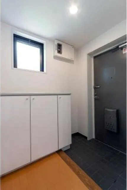 Flat Hamadayama - Interior - ["Fixture", "Door", "Building"]