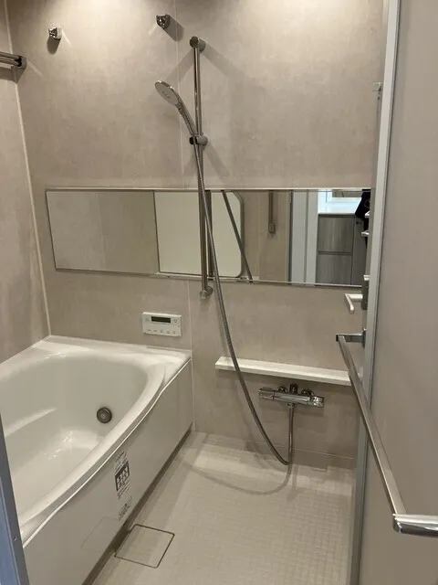 Osaki Station Residence - Interior - ["Plumbing fixture", "Flooring", "Bathroom"]