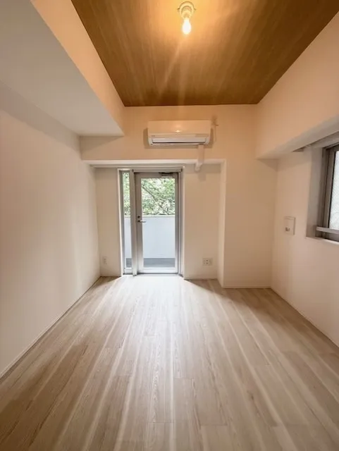 Residia Hiroo Ⅱ - Interior - ["Wood", "Flooring", "Floor"]