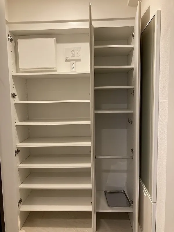 Comfort South Shirokanedai - Interior - ["Furniture", "Cabinetry", "Shelf"]